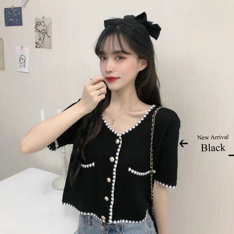 Áo Kiểu Vải Gân Cổ V Tay Ngắn Đính Nút Phối Hai Túi Trước Hot Trend Mùa Thu Dễ Thương TTSLA0294 [VIDEO + ẢNH THẬT ]