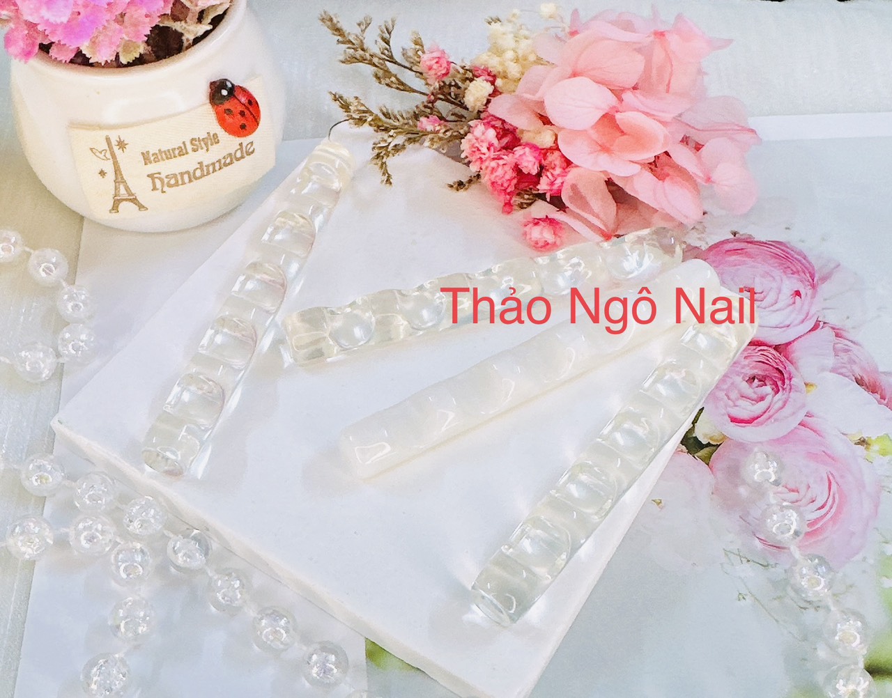 Thanh gác cọ, giúp bảo vệ đầu cọ gồm 5 ô dành cho Nail