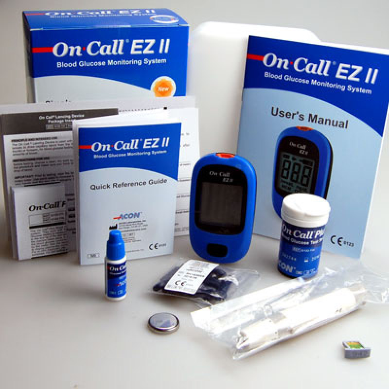 Máy đo đường huyết OnCall EZ II + Tặng 25 kim, 25 que thử + Tặng thêm 50 miếng bông tẩm cồn khô