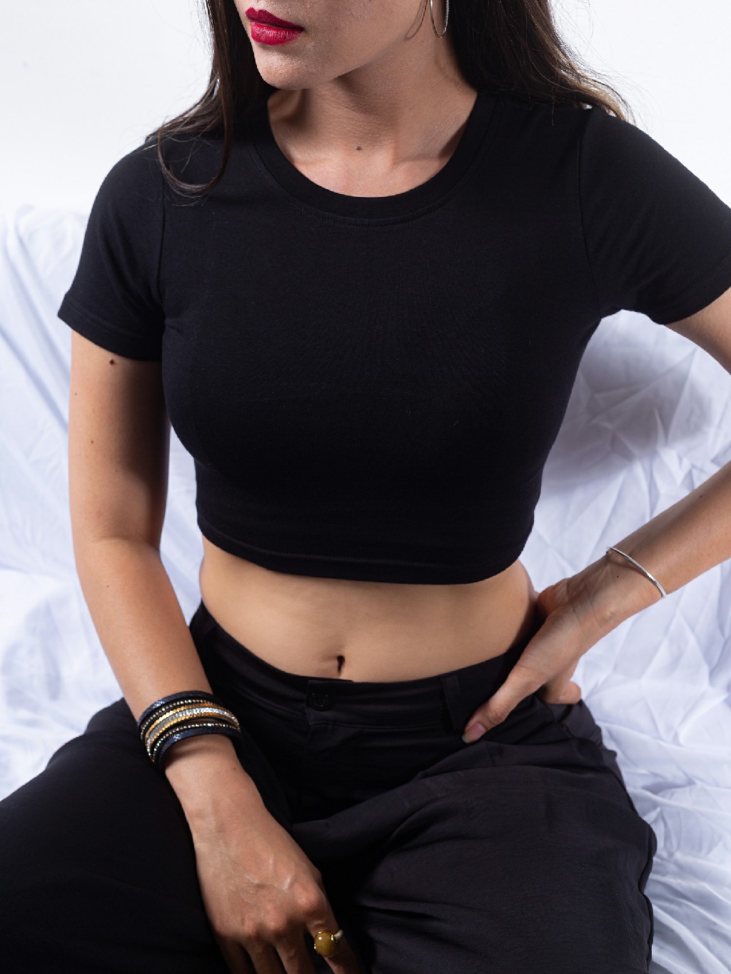 Áo croptop cổ tròn cao tay ngắn