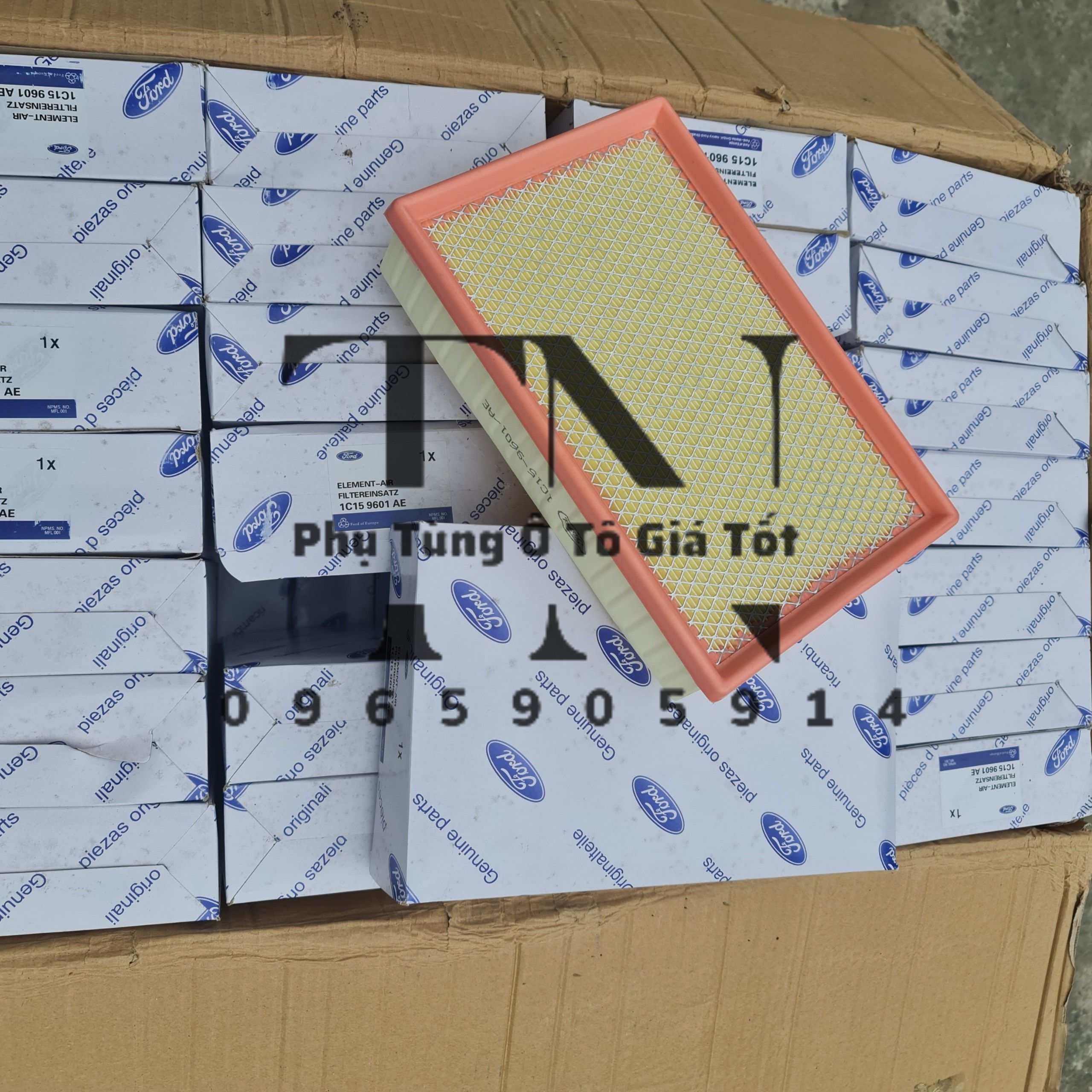 Lọc gió động cơ xe Ford Transit