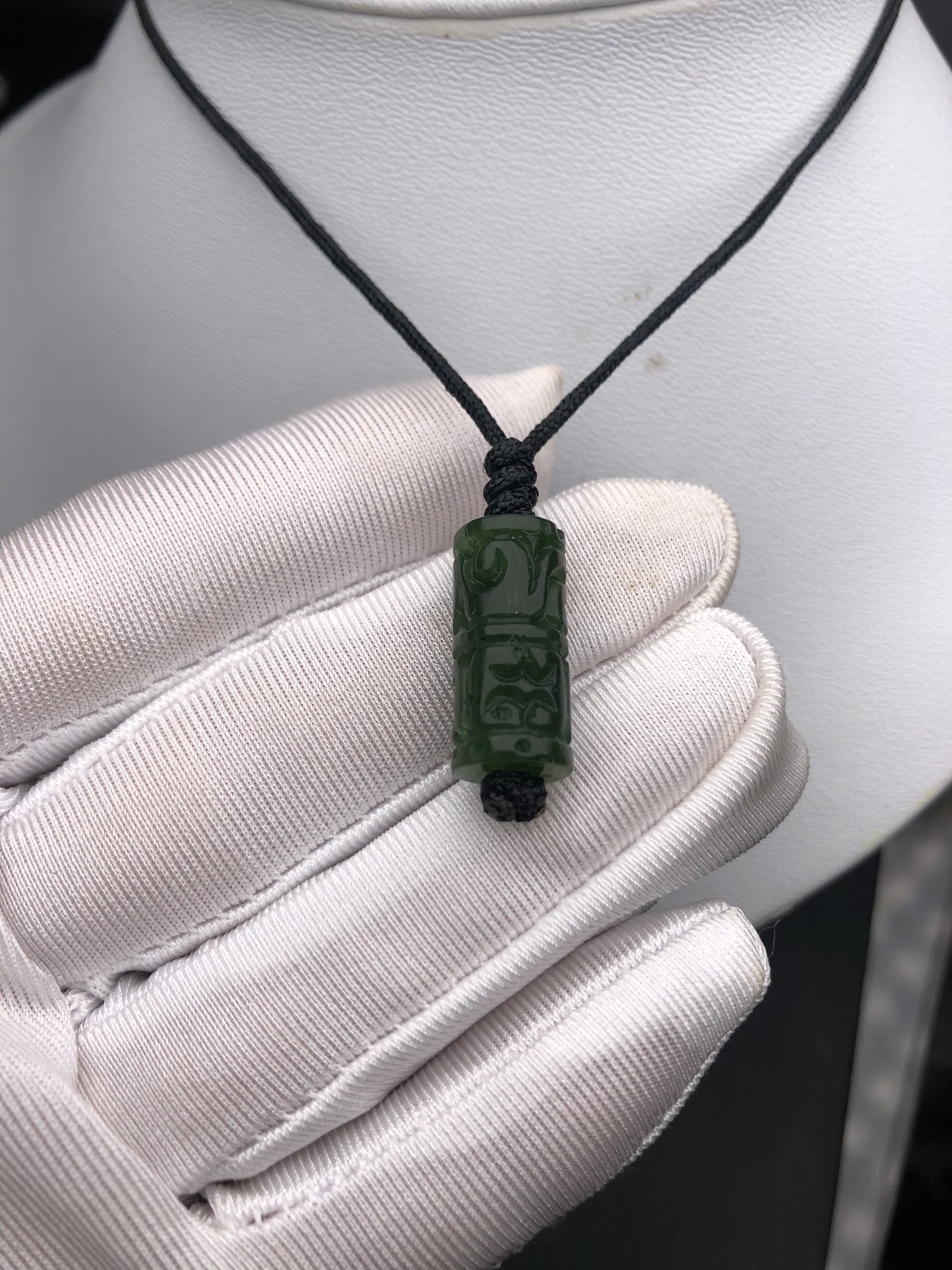 [FreeshipMAX] Vòng cổ lu thống đá ngọc bích chạm hoa văn dài 2cm