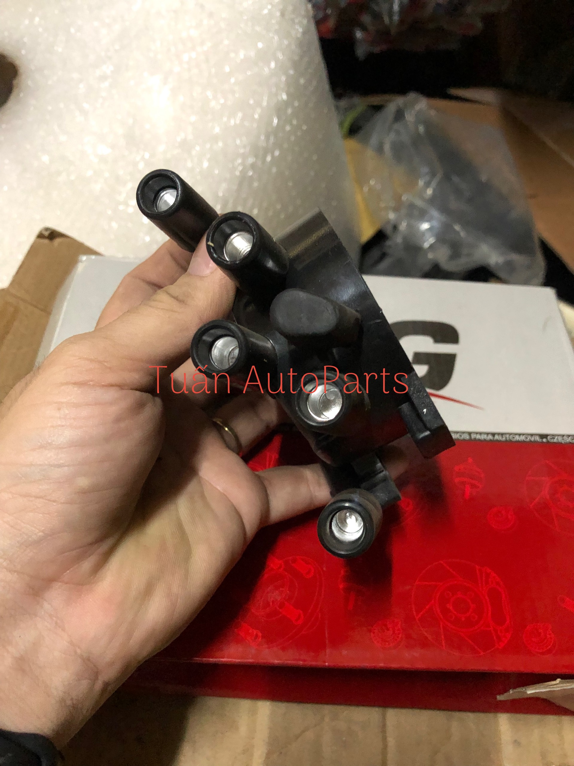 NẮP DELCO ( NẮP CHIA ĐIỆN) MITSUBISHI JOLIE BÉC