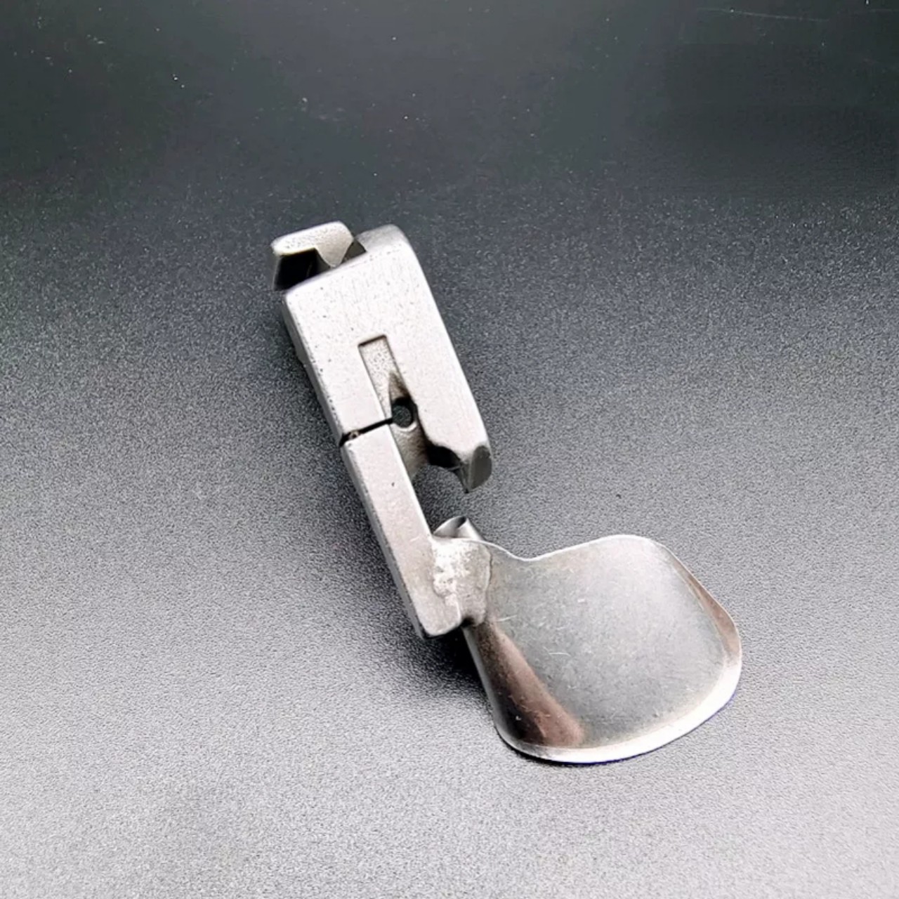 Chân vịt cuốn gấu đuôi tôm, chân vịt cuốn biên, chân vịt cuốn lai vạt bầu ĐỦ SIZE dùng cho máy may công nghiệp 1 kim