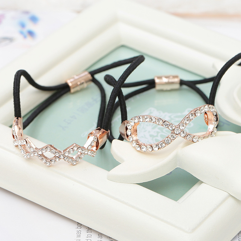Cột tóc nữ có đính hạt xinh xắn