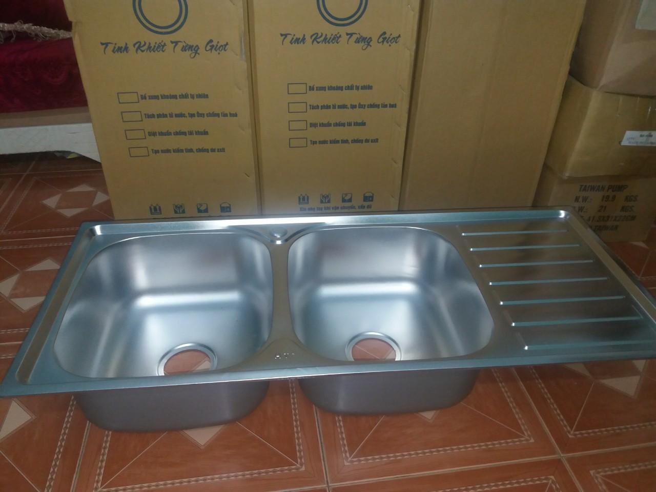 [HCM]Combo Chậu Chén Inox 2 hoc1 cánh + Vòi Rửa Chén Nóng Lạnh Inox 304