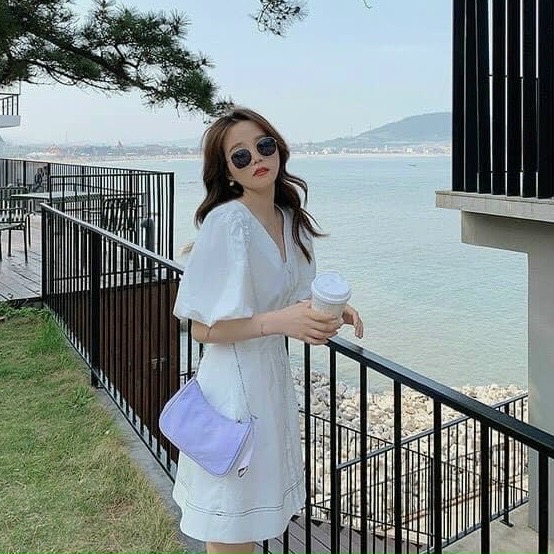 Đầm trắng viền chỉ đen form ngắn