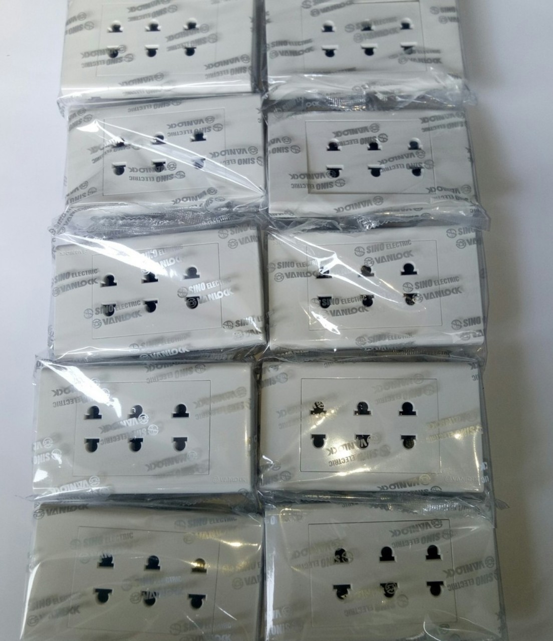 [Sino] Mặt 3 Ổ Cắm - 2 Chấu - 16A