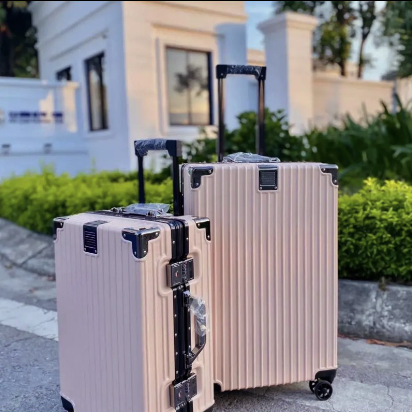 Vali khung nhôm khóa sập mẫu mới có giá để cốc, size 20, size 24 nhám chống xước có tặng kèm bọc vali