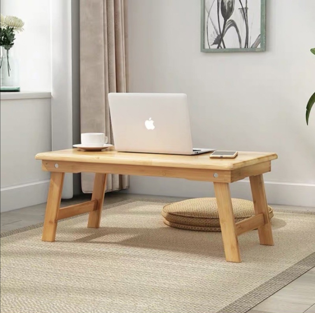 Bàn học gấp gọn. Chất liệu gỗ Thông cao cấp. Kích thước 40 x 60 x 26cm.