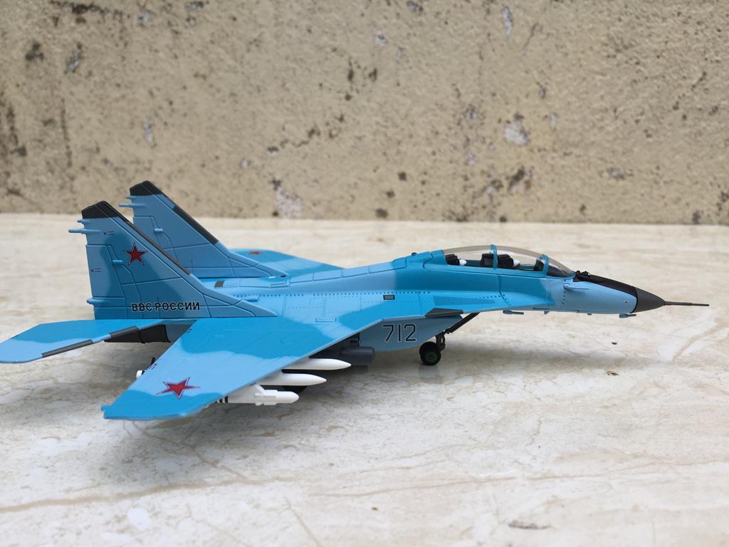 Mô hình Máy bay MIG 35 - 1:100