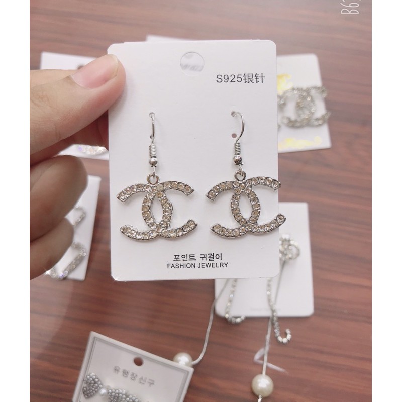 Khuyên tai đá lấp lánh
