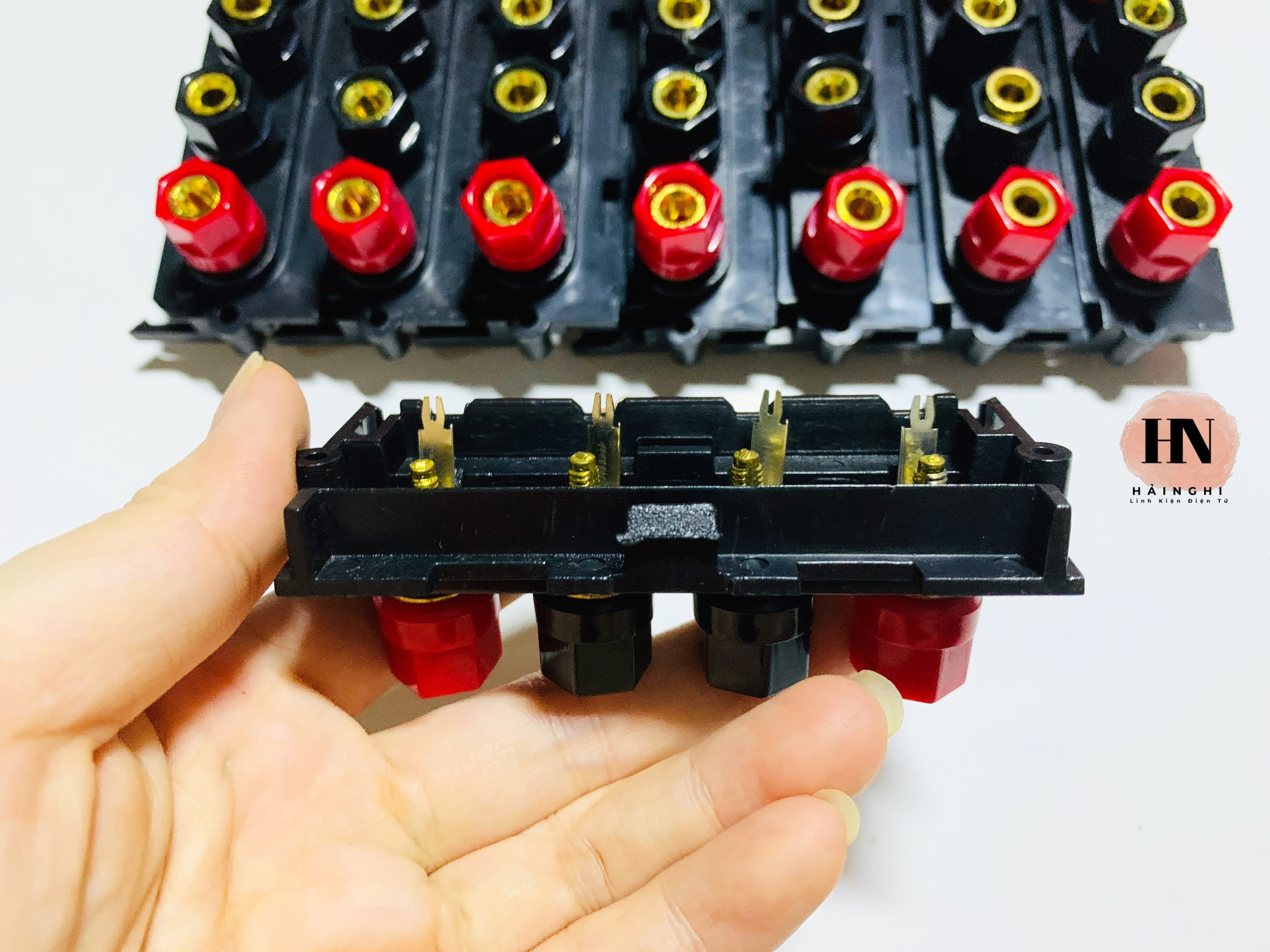 Trạm Loa Âm Li 4 Vặn đồng nút nhựa
