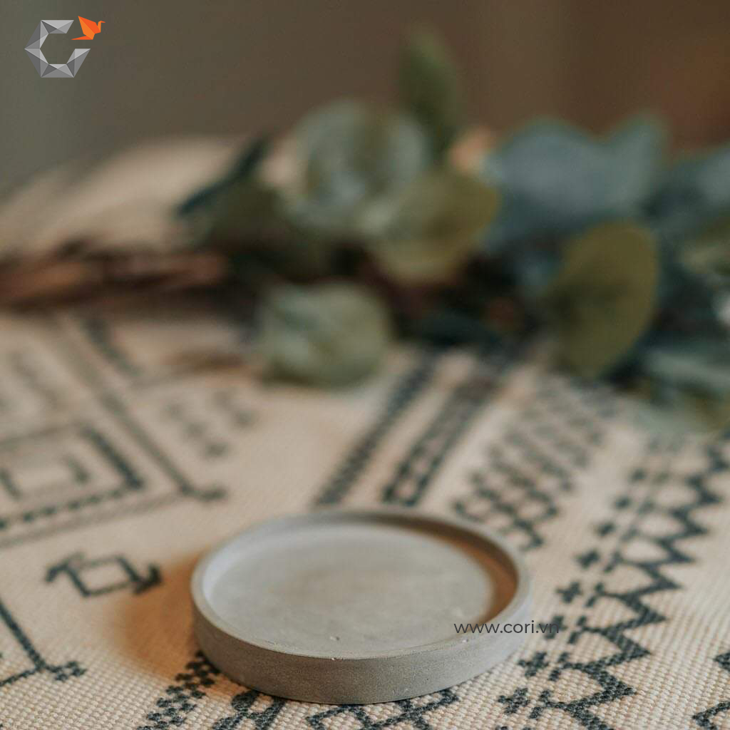 Đĩa xi măng đựng chậu cây Cori