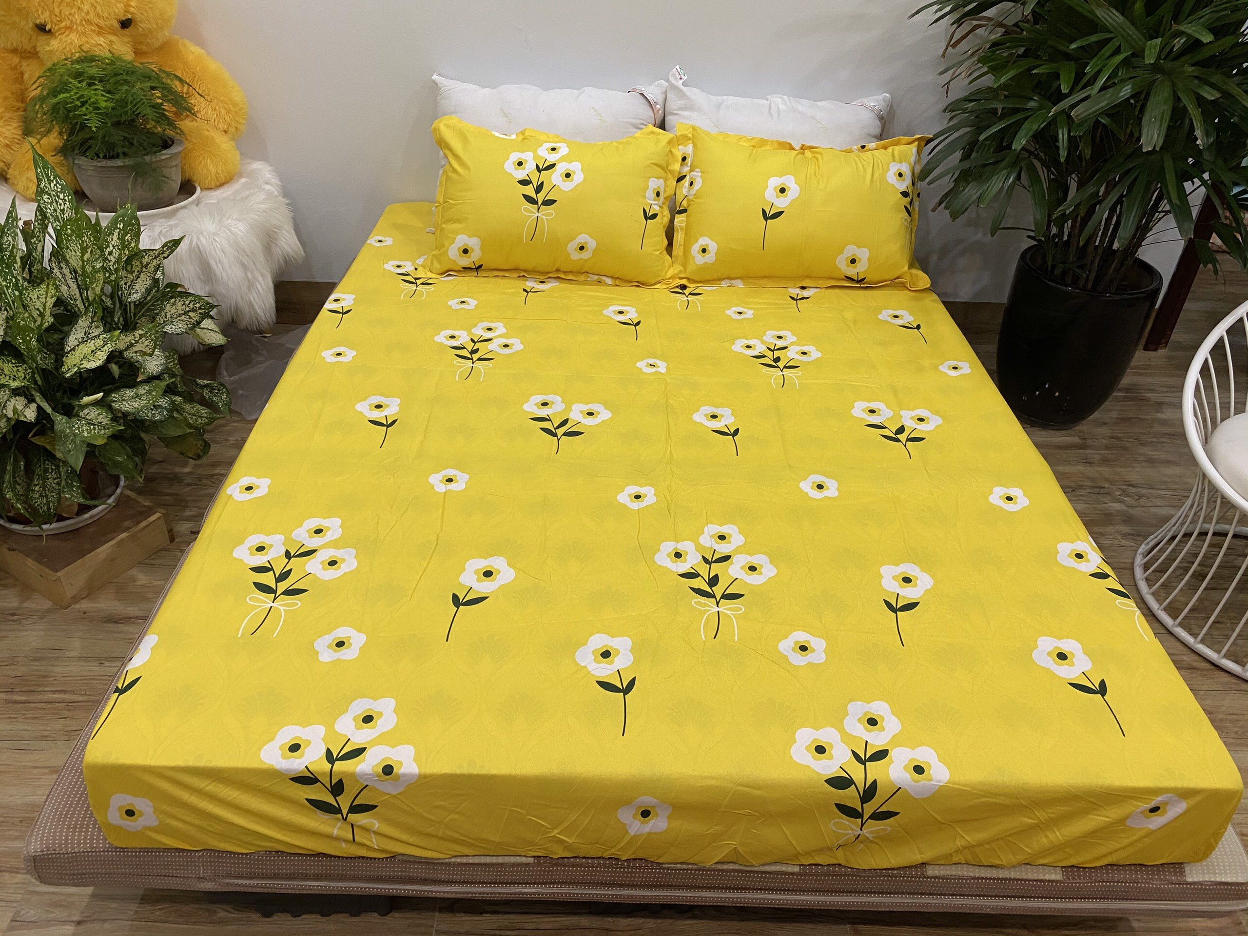 [Ga giường]Ga trải giường,Drap ga giường,ga bọc đệm vải cotton poly 1m2,1m4,1m5,1m6,1m8,2m2 mẫu cành hoa cúc nền vàng