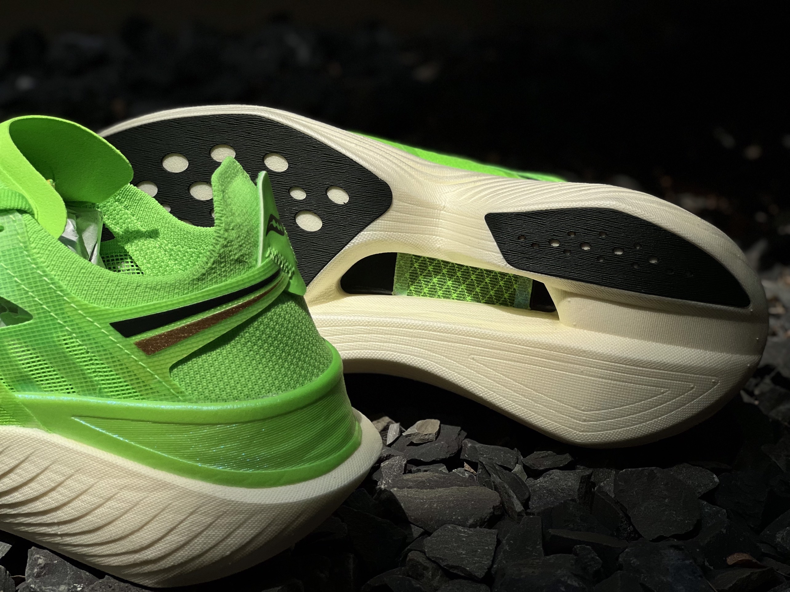 Giày chạy bộ Saucony Endorphin Elite - Slime