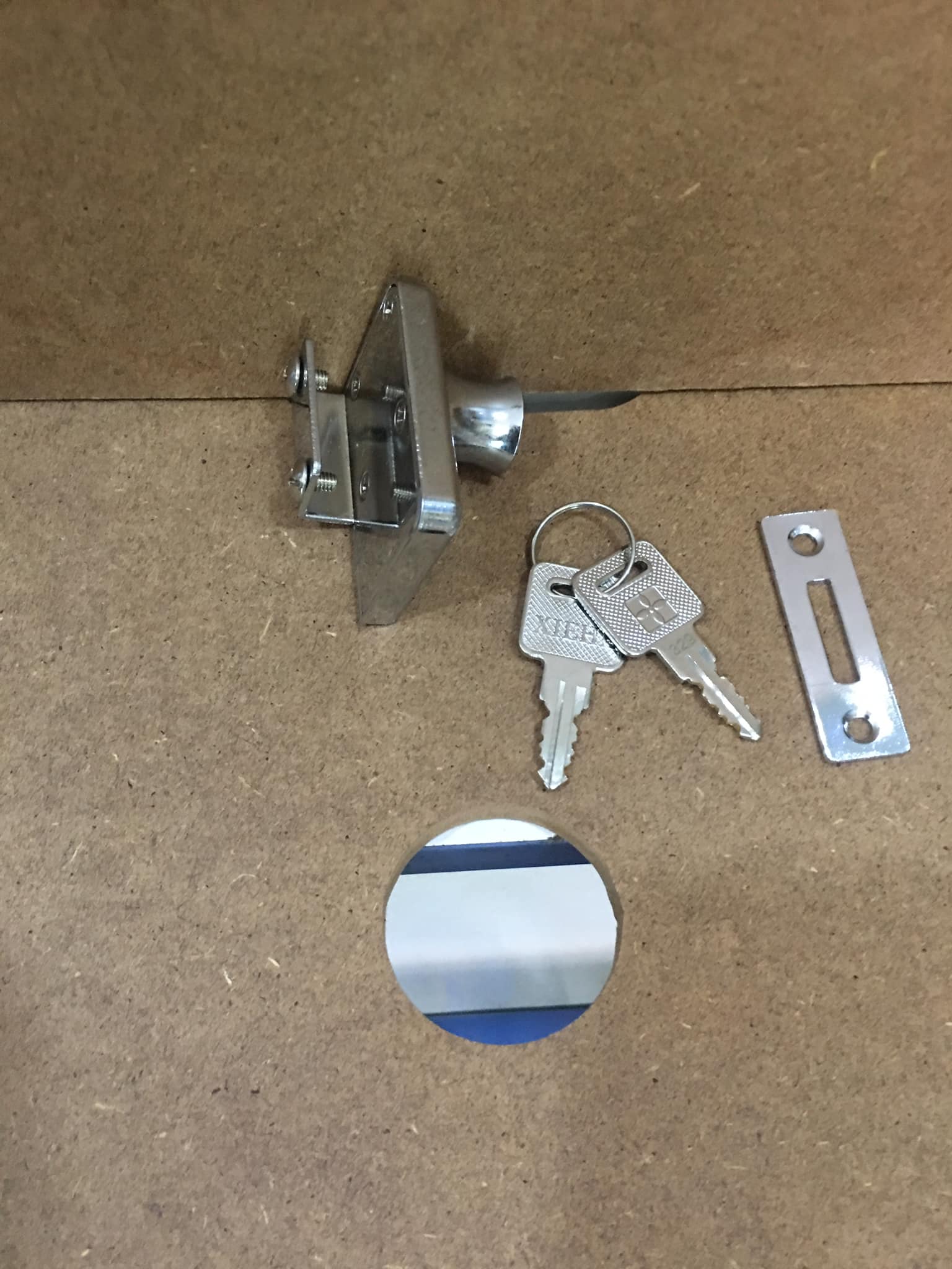 Khóa tủ kính 2 cánh Xiehe
