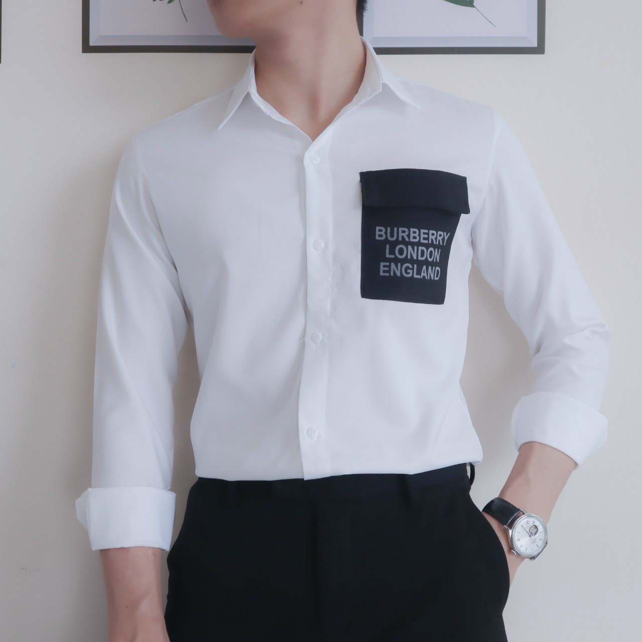 ÁO SƠ MI NAM DÀI TAY TRƠN BASIC LOGO TRÊN NGỰC TM026