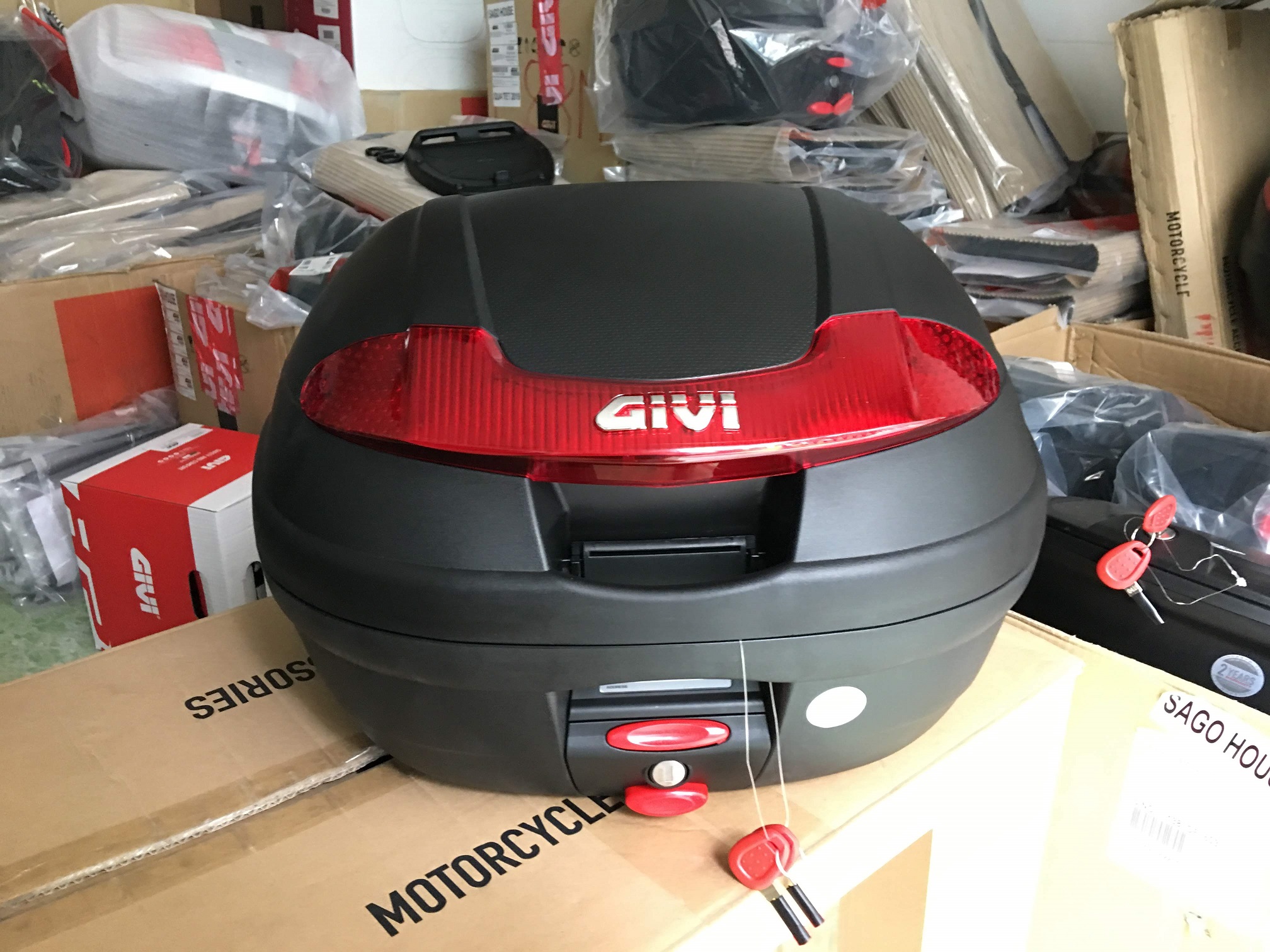 Thùng givi e340n dung tích 34 lít kèm đế đệm mp70n