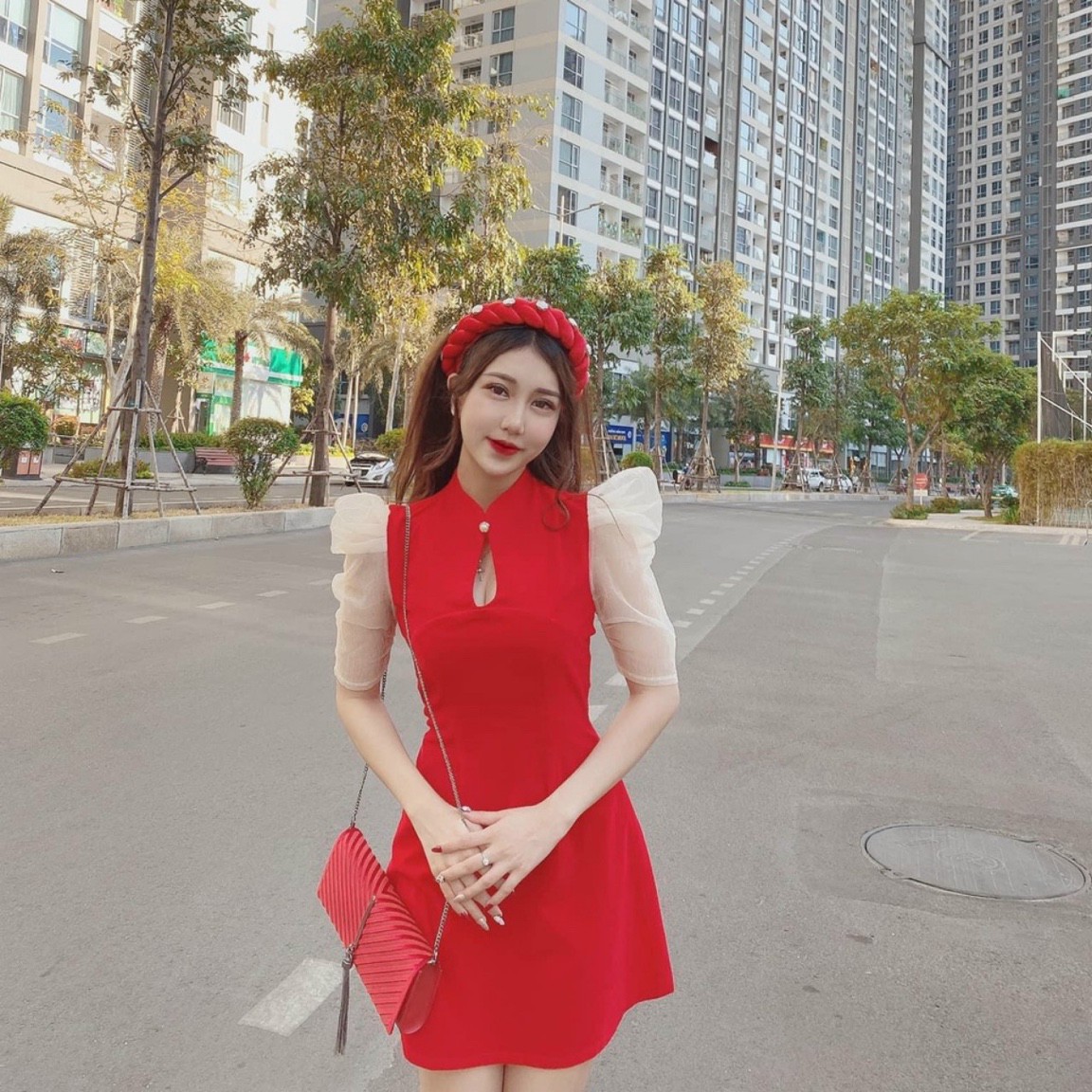 đầm cổ tàu phối tay voan