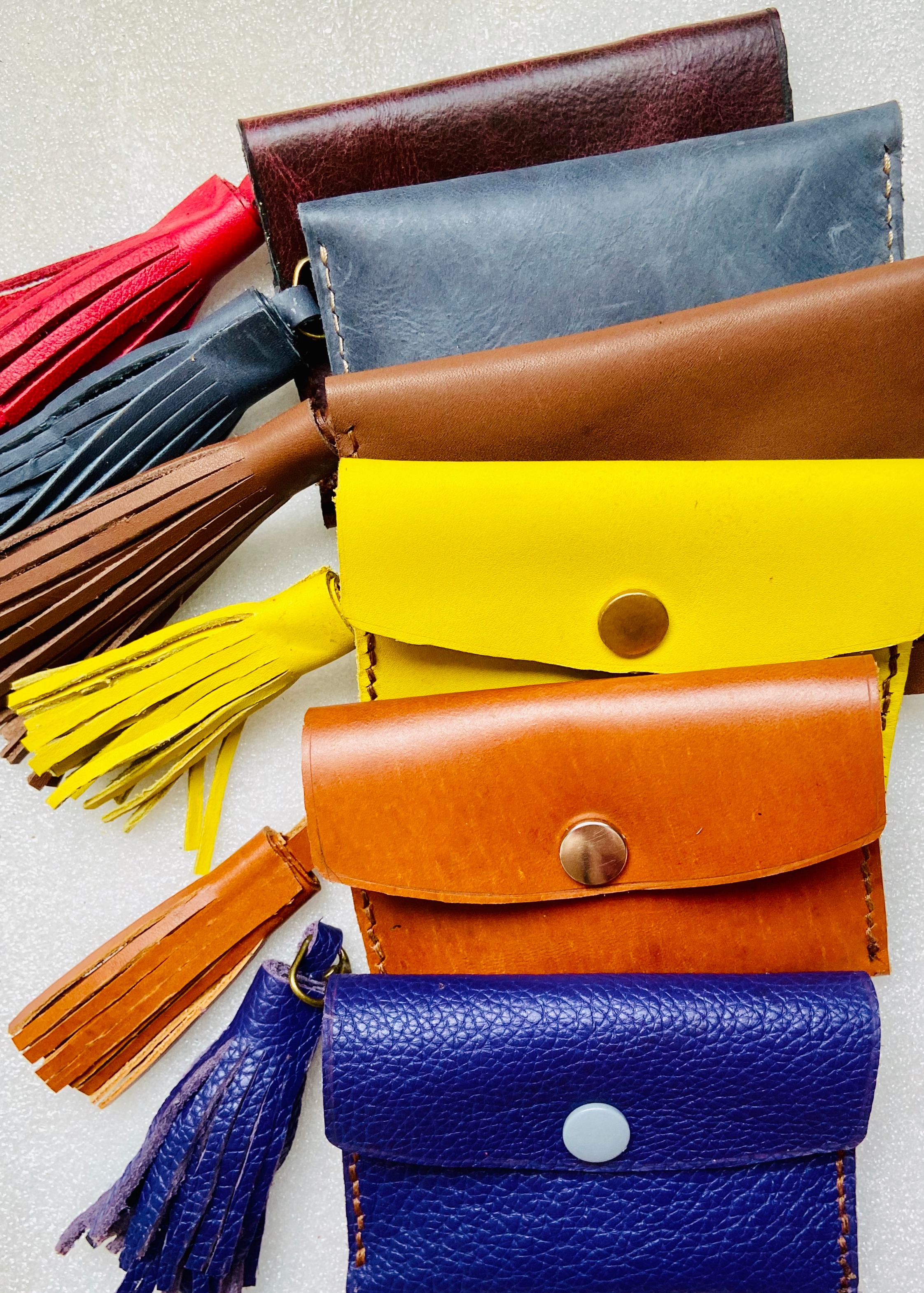 Ví móc khóa da handmade dây tua rua