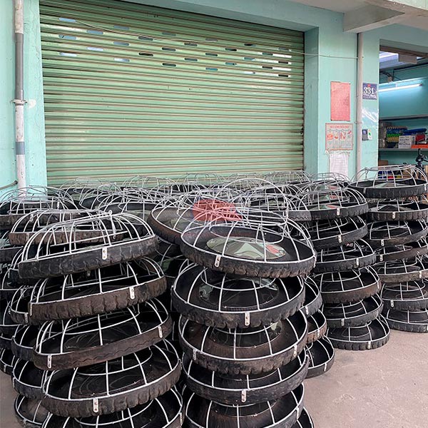 máng ăn chống bới cho gà, vịt làm