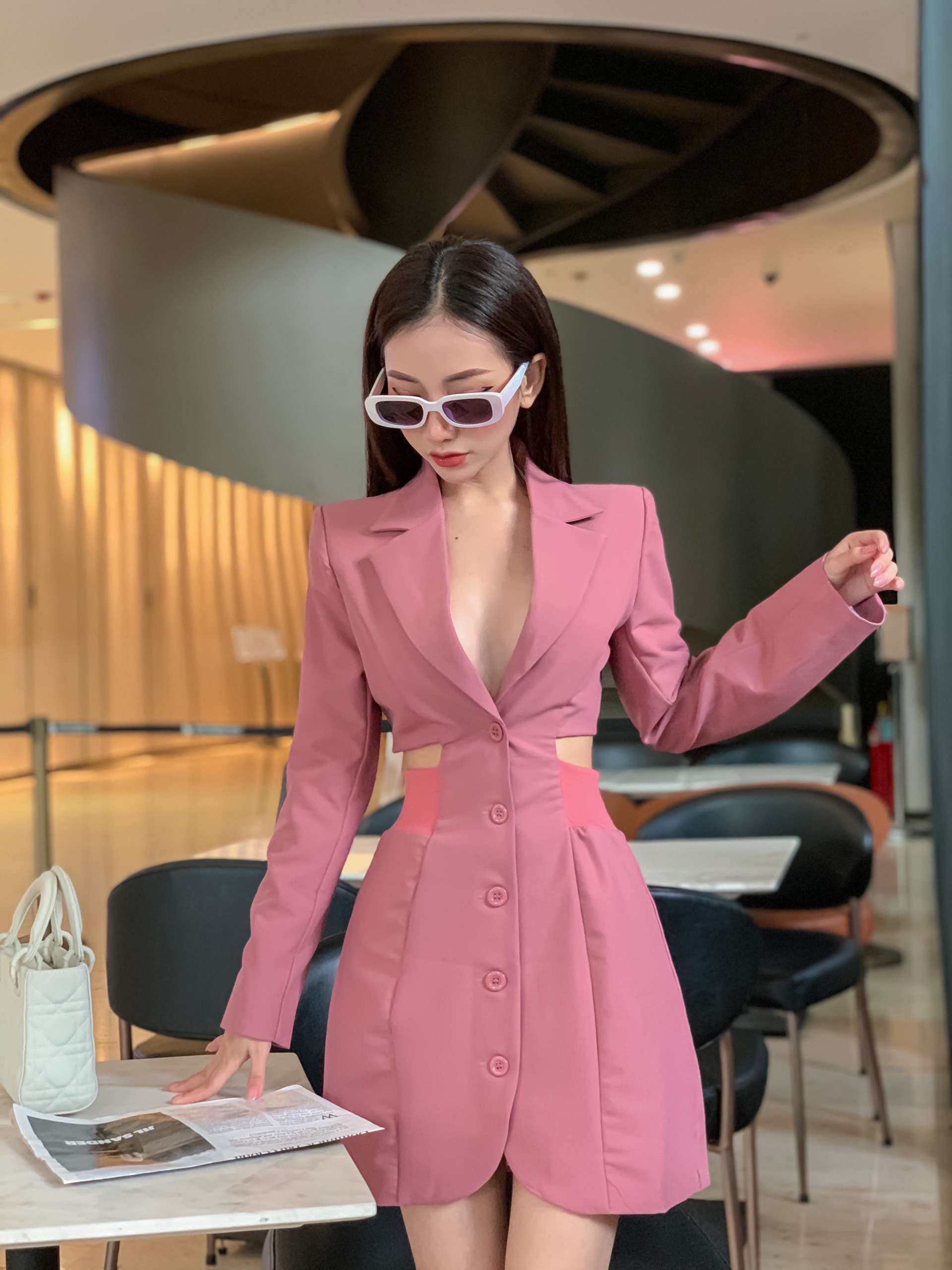 Đầm Vest Khoét Eo Sang Chảnh ,Cá Tính Độc Lạ