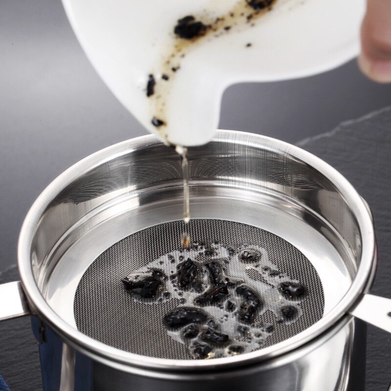 Hũ đựng và bảo quản dầu mỡ thừa sau khi nấu có kèm lưới lọc dầu tiện dụng, chất liệu nhôm hợp kim chất lượng cao, cho thời gian sử dụng lâu dài KHUYẾN MÃI ĐẶC BIỆT