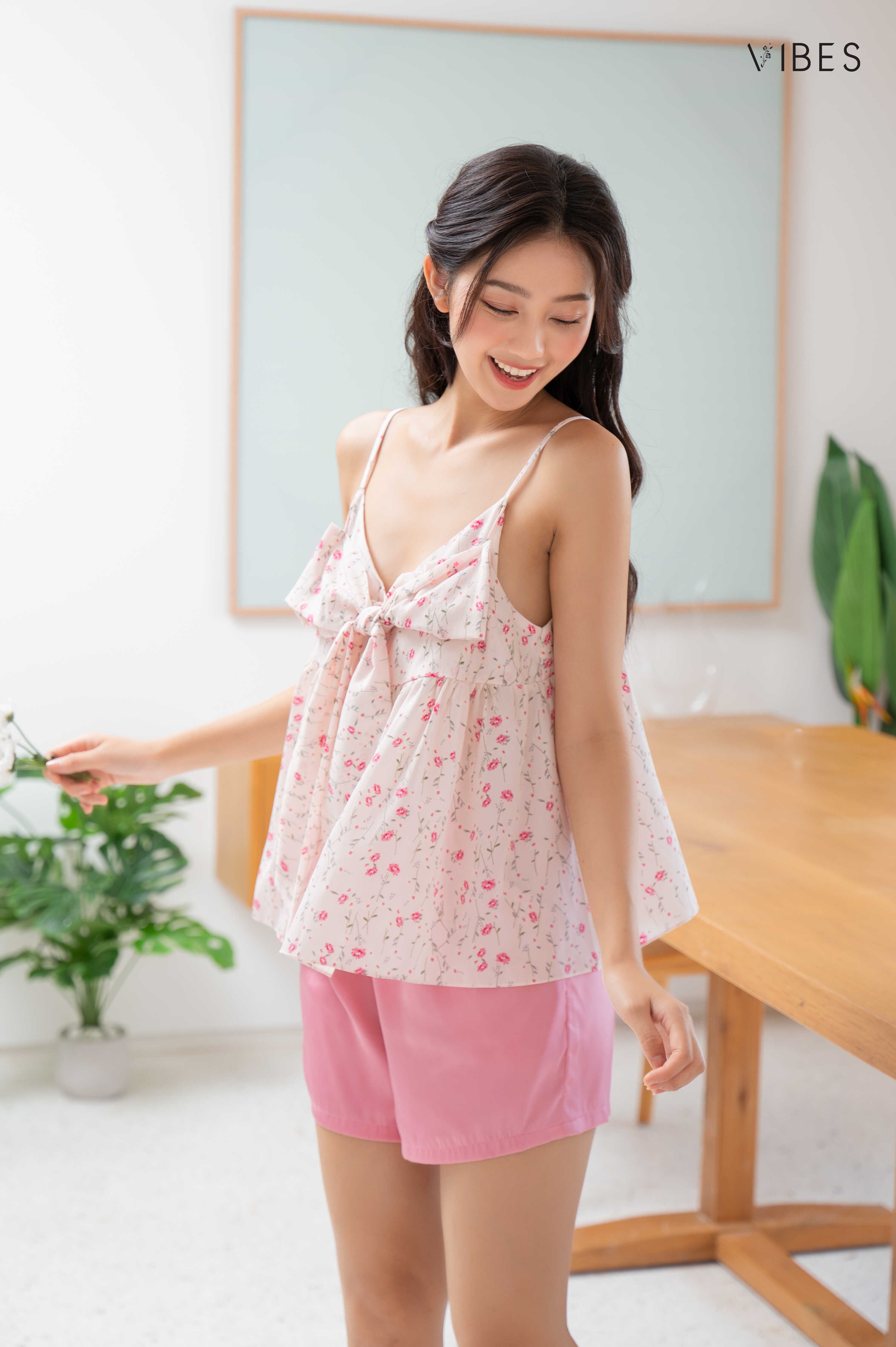 VIBES Đồ Bộ 2 Dây Mặc Nhà Lynn Straps Set