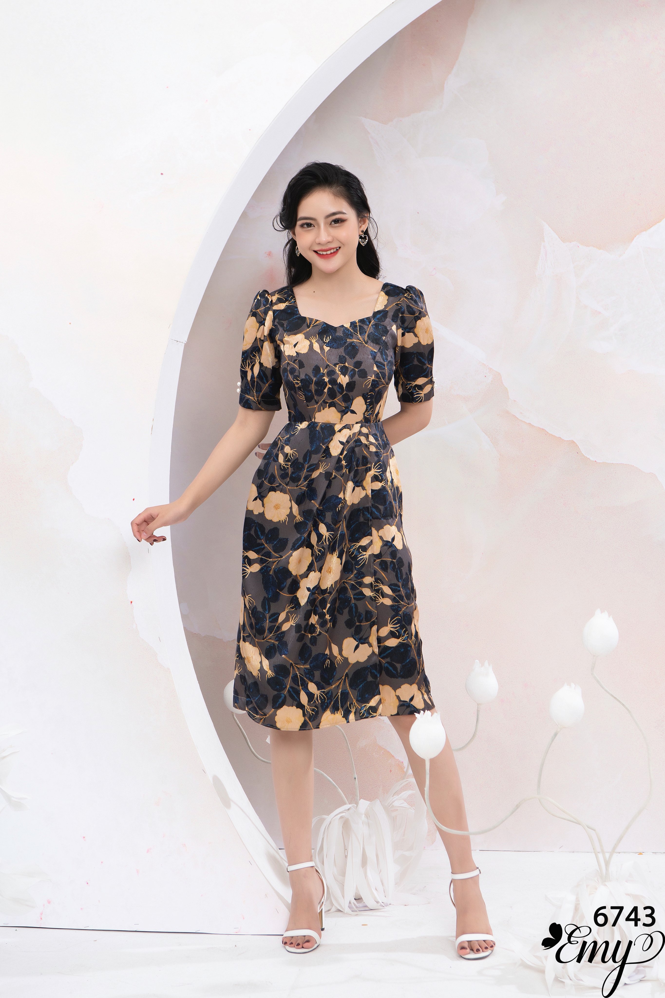 Đầm EMY EM6743 Xòe A Hoa Cổ Lục Giác