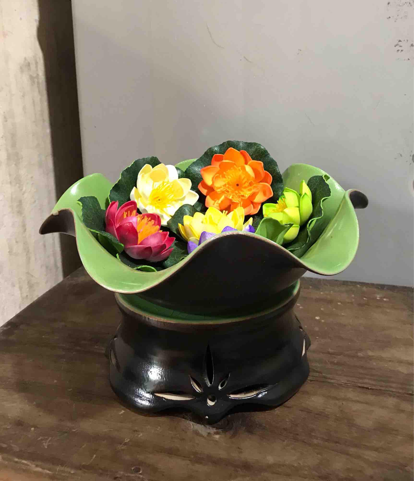 Bát sen thả hoa sz 24cm + đế kê + 3 hoa sen giả