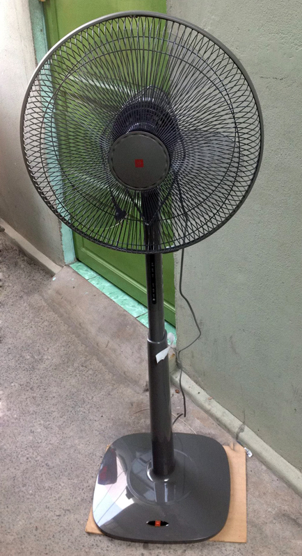 Quạt đứng KDK M40K (Xám ghi)