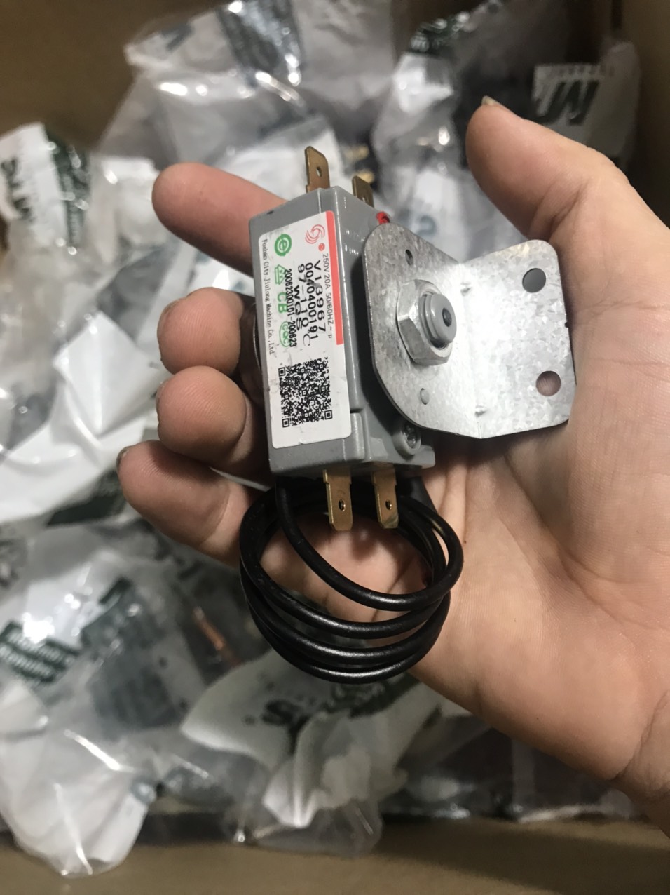 Rơ le Chống Cháy Khô Bình Nóng Lạnh