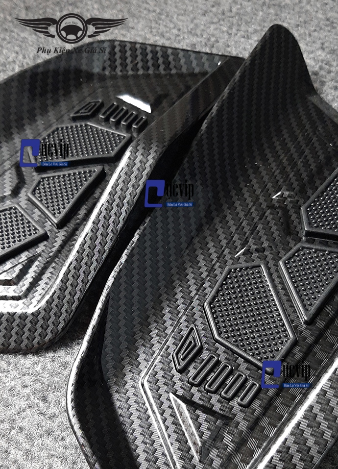 Ốp Gác Chân Em Bé AirBlade 2020 Carbon MS2827