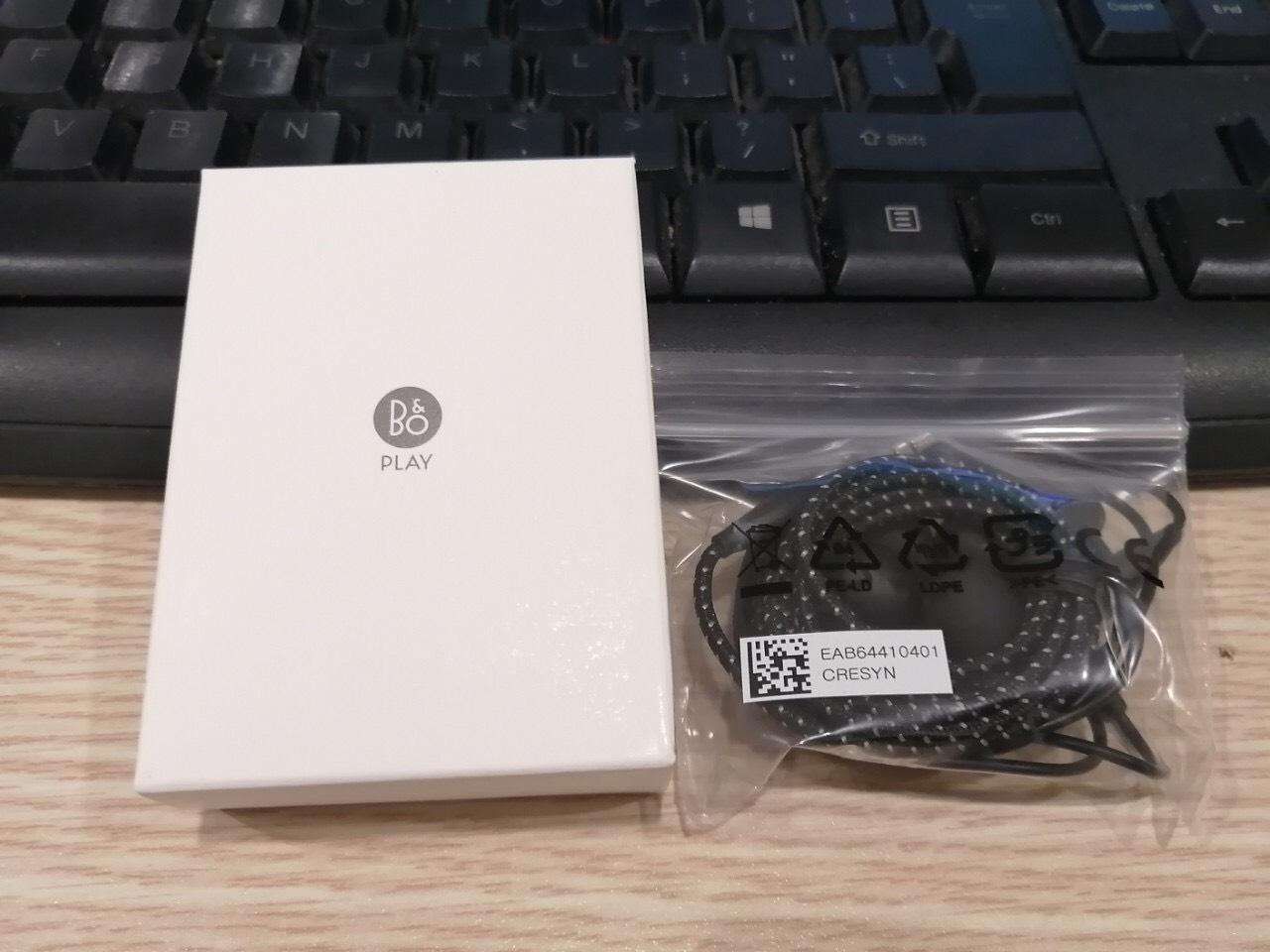 Tai nghe nhét tai lg v30 b&o play 2018