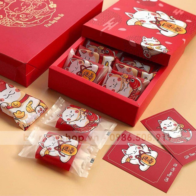 Hộp đựng bánh MÈO THẦN TÀI ĐỎ