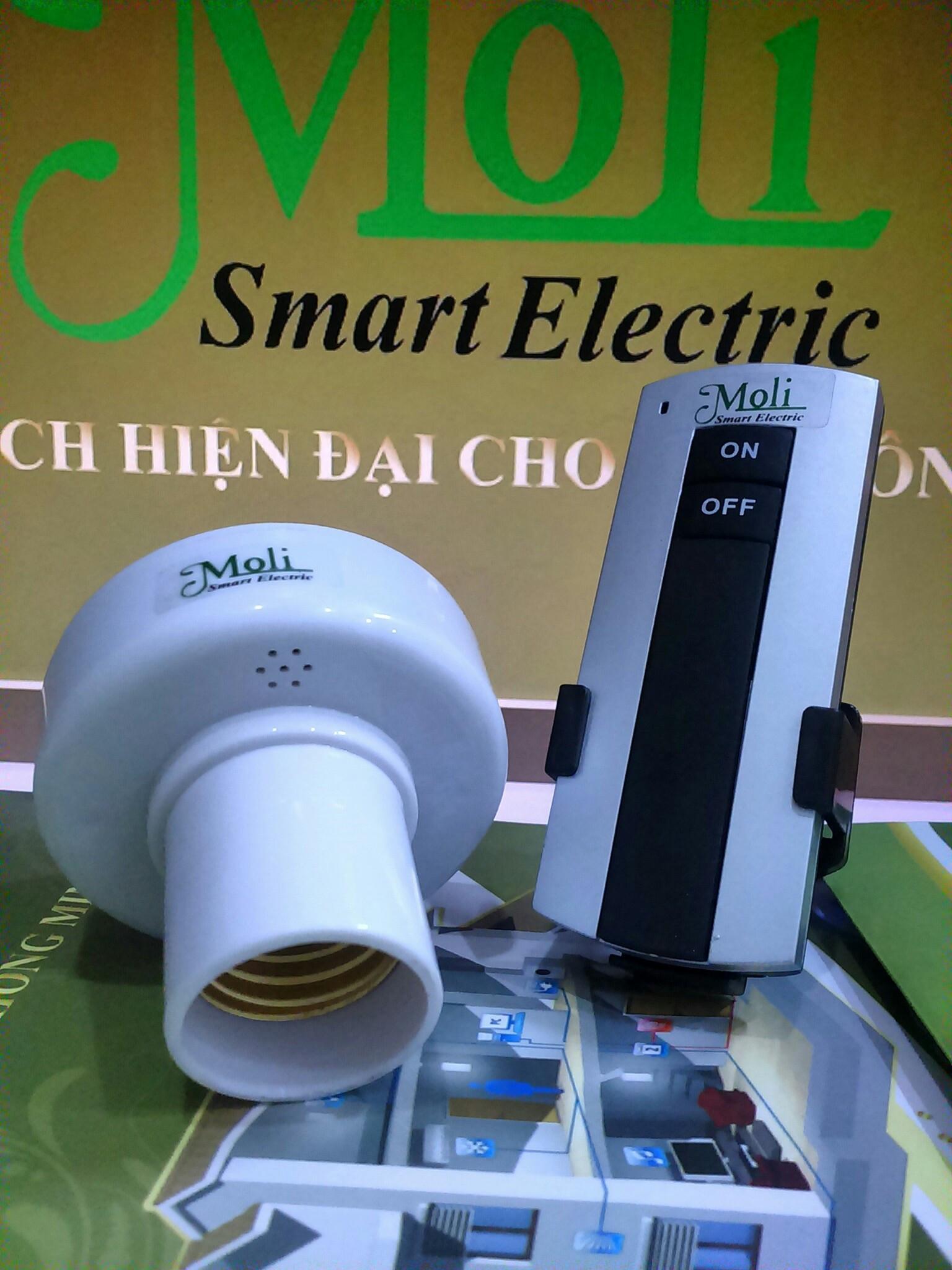 [HCM]ĐUÔI ĐÈN CÓ REMOTE ĐIỀU KHIỂN TỪ XA