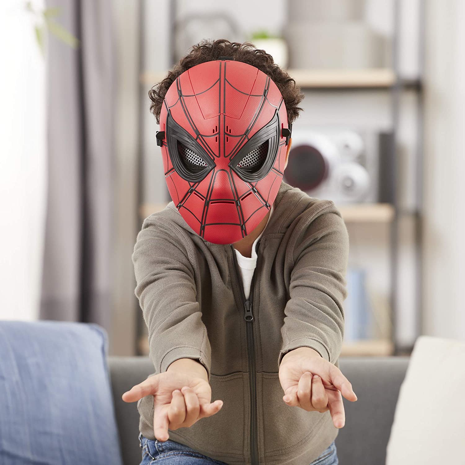 Với thiết kế chân thực, mặt nạ Spider-Man Fx sẽ khiến bạn có cảm giác rất gần gũi với người nhện. Với khả năng phun ra những tia sáng như trong phim, mặt nạ Spider-Man Fx là một trải nghiệm vô cùng đặc biệt. Hãy xem chi tiết về mặt nạ Spider-Man Fx và trải nghiệm cảm giác trở thành người nhện trong thực tế.
