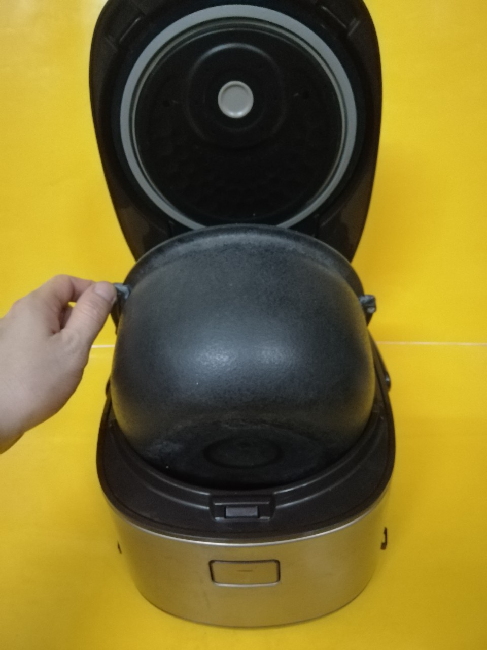 Nồi cơm nội địa Nhật cao tần (IH) Tiger JKK-A (1.0L) (11017X)