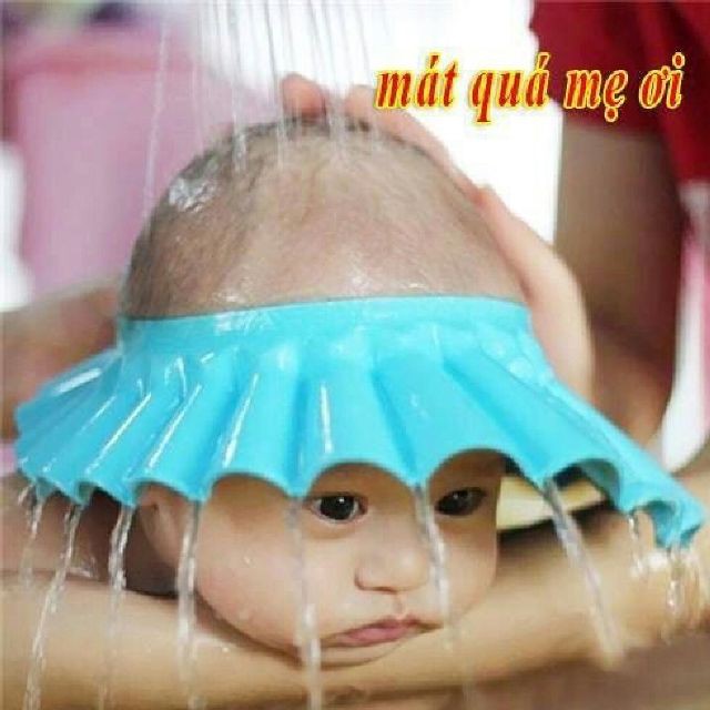 NÓN TẮM CHO EM BÉ KHỎI ƯƠT MẶT VÀ NGỘP