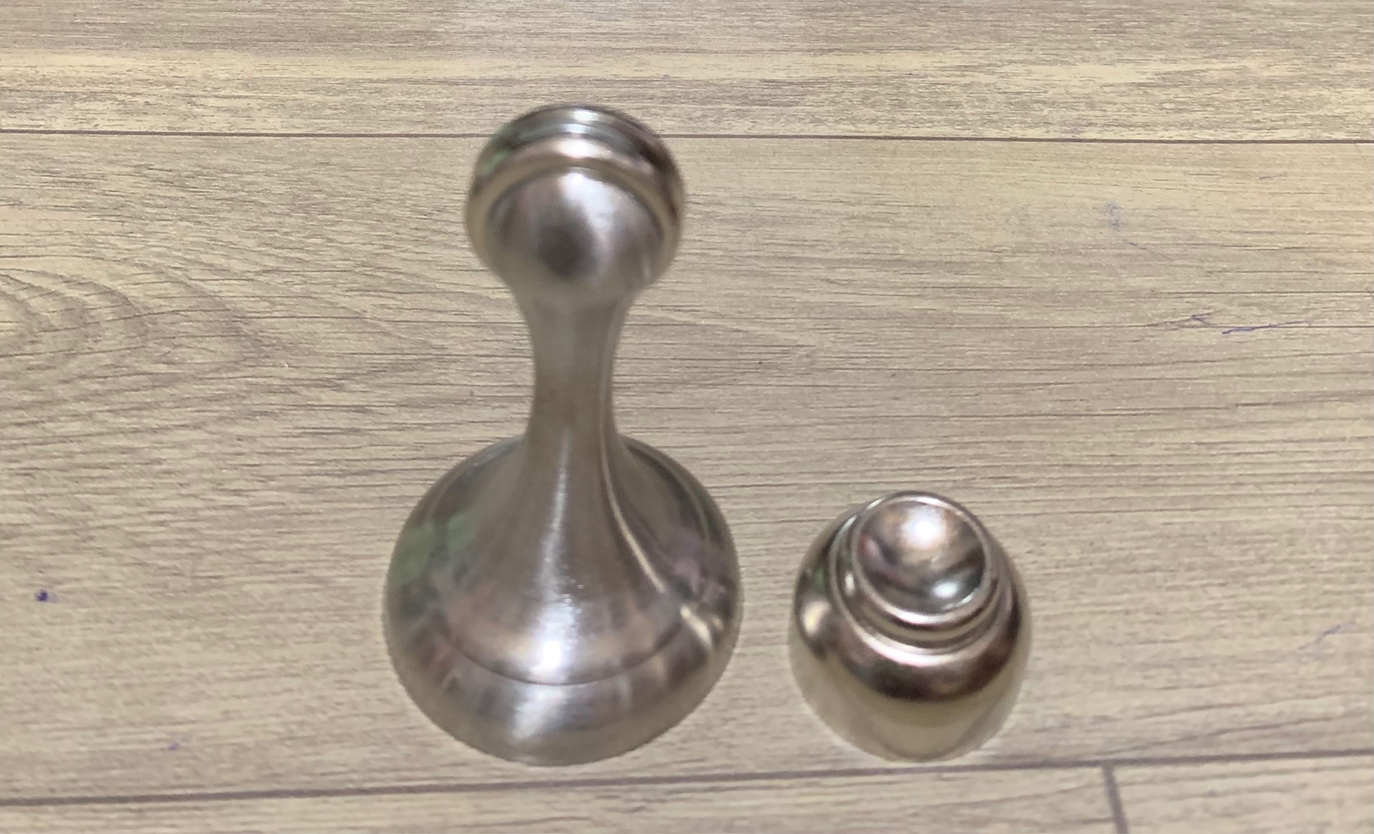 Hít cửa đi inox - chặn gió cửa 818