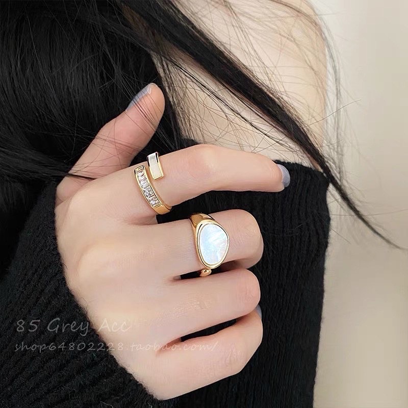 Nhẫn màu vàng gold style vintage