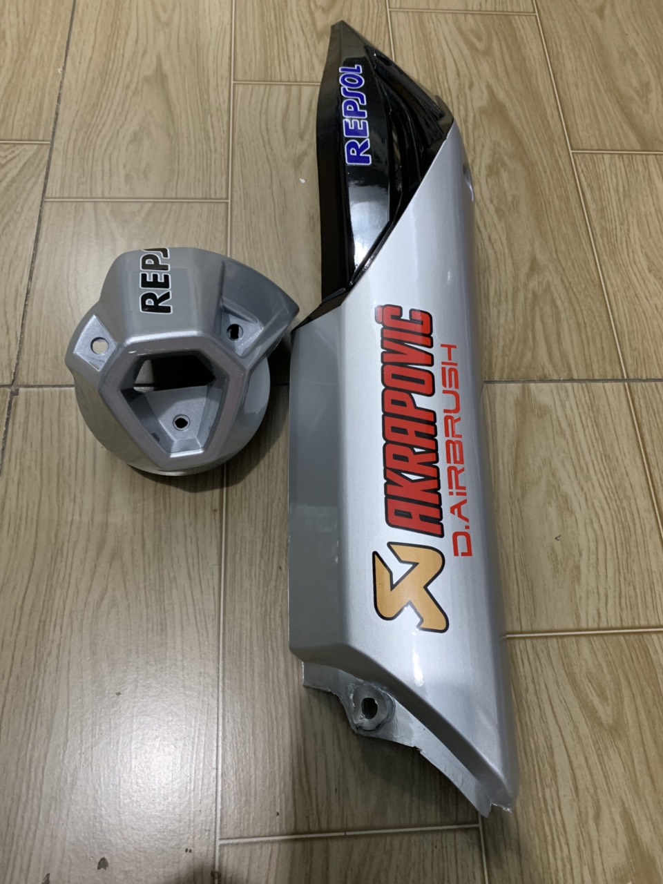Ốp pô và chụp đích pô xe winner V1 màu bạc