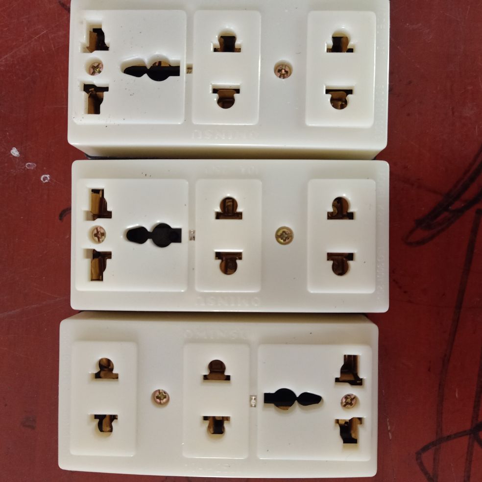 Ổ cắm 3 Ominsu có đế Metal Tools