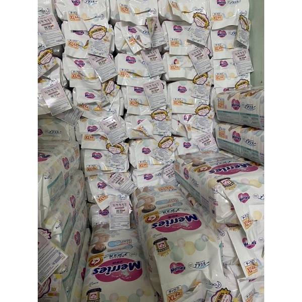 Tã dán Meries size XL44 miếng cho bé từ 12-20kg