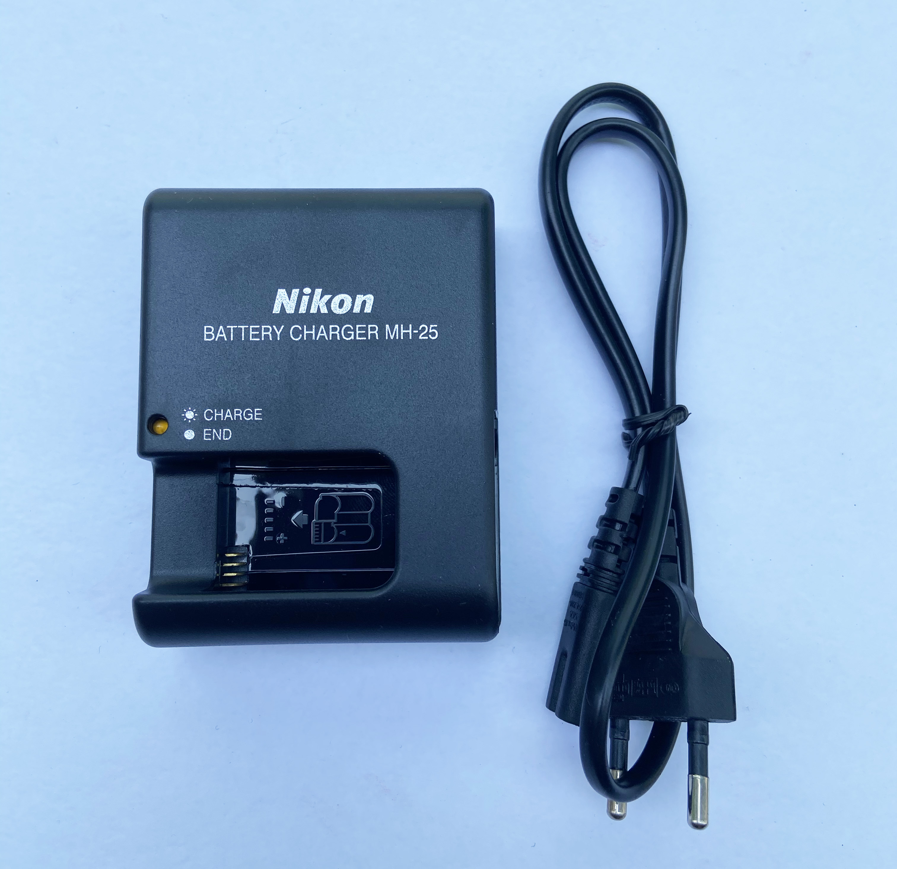 Sạc MH-25 (Dùng cho máy Nikon D7000)