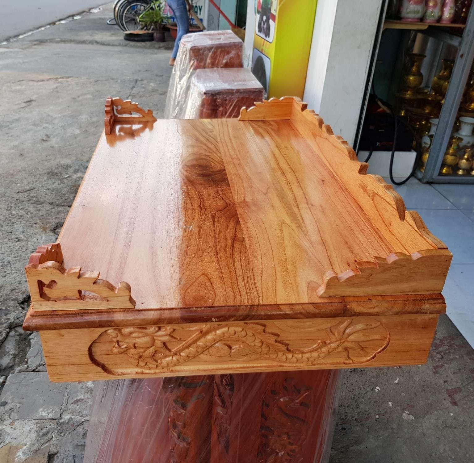 Bàn thờ treo tường gỗ xoan ngang 68 cm màu vàng