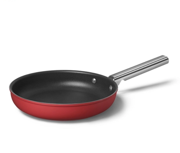 Smeg pots and pans, smeg casserol, smeg casserole ckfc2411rdm pots and pans, diameter 24cm, glass cover, insulated handle, for all types of stoves, made in italy