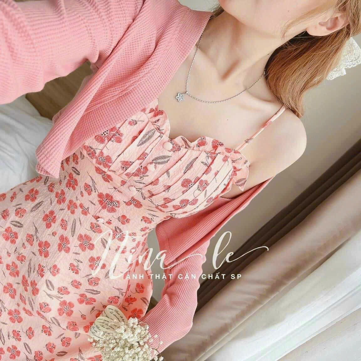 Sét đầm hai dây kèm áo khoác có mút ngực