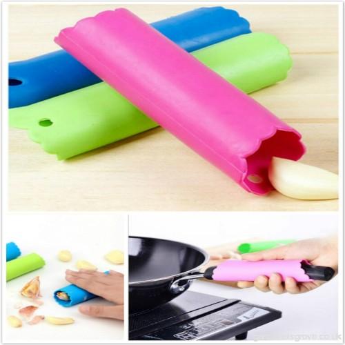 DỤNG CỤ BÓC VỎ TỎI SIÊU NHANH